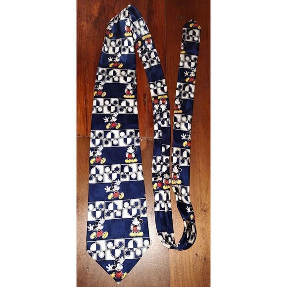 Atlas Design for Disney, Göteborg SWEDEN, Classic  Mickey Mouse print 100% Silk - Picture 2 of 5